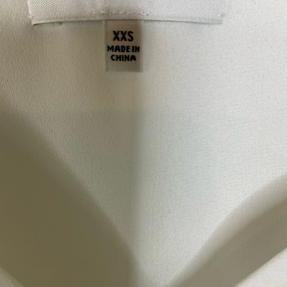 Babaton White Loose Fit V Neck Tank Top Size XXS - Picture 5 of 7